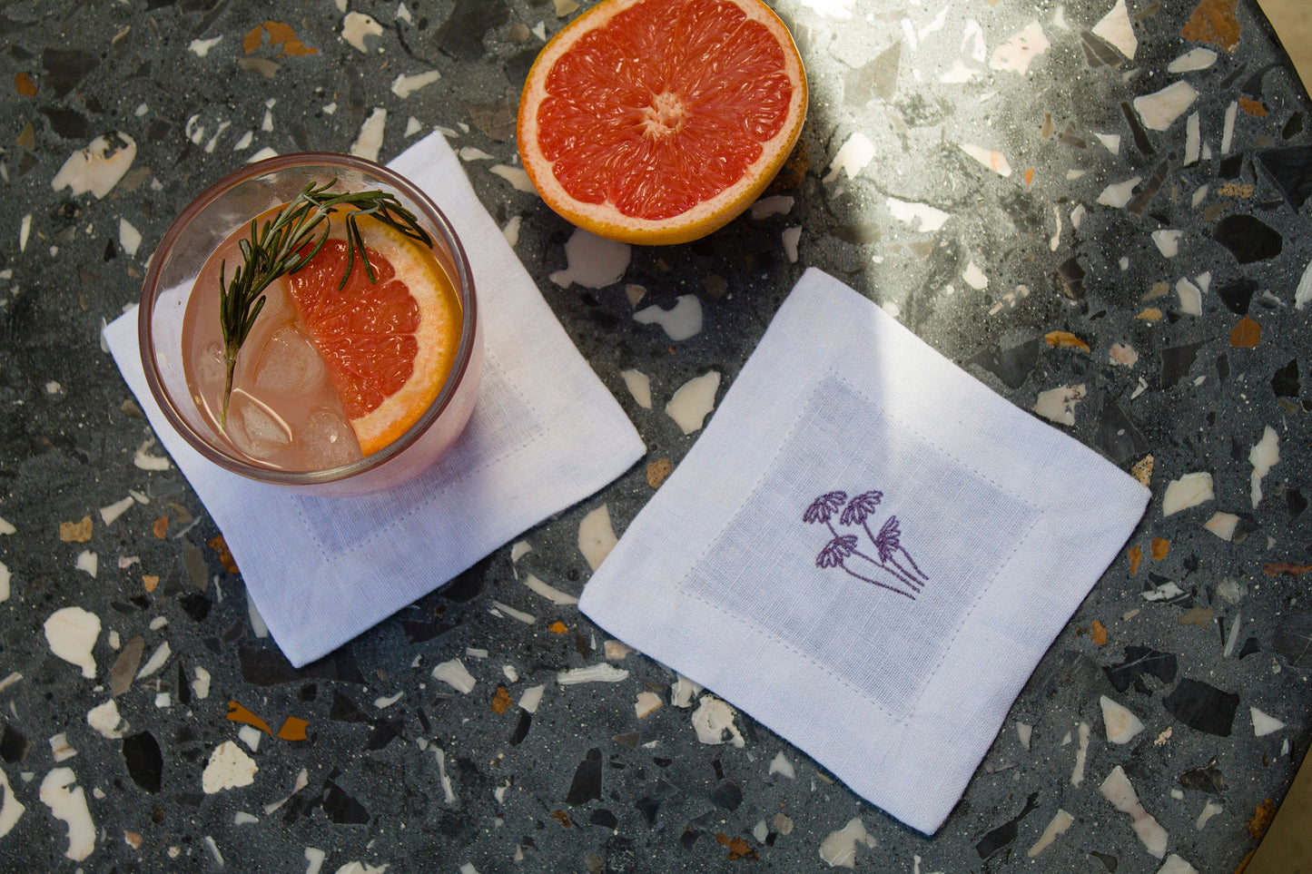 Kit Mantel + Servilleta + Coctelera Purple Daisies